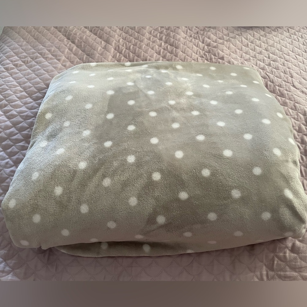 Kate Spade twin size gray polka dot blanket